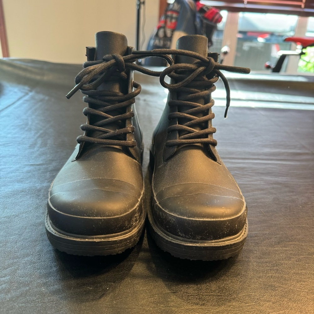 Size 6 Lace Up Hunter Boots